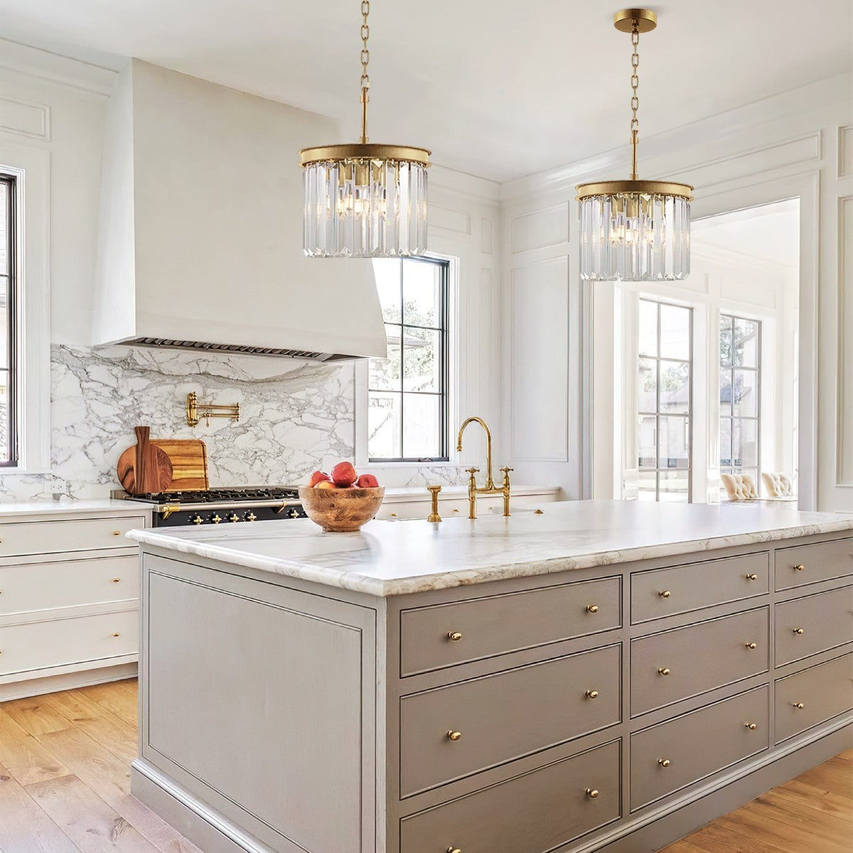 1920s Temdem Crystal Round Pendant